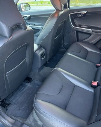 Volvo V60 cena 62900 przebieg: 133500, rok produkcji 2016 z Szprotawa małe 121